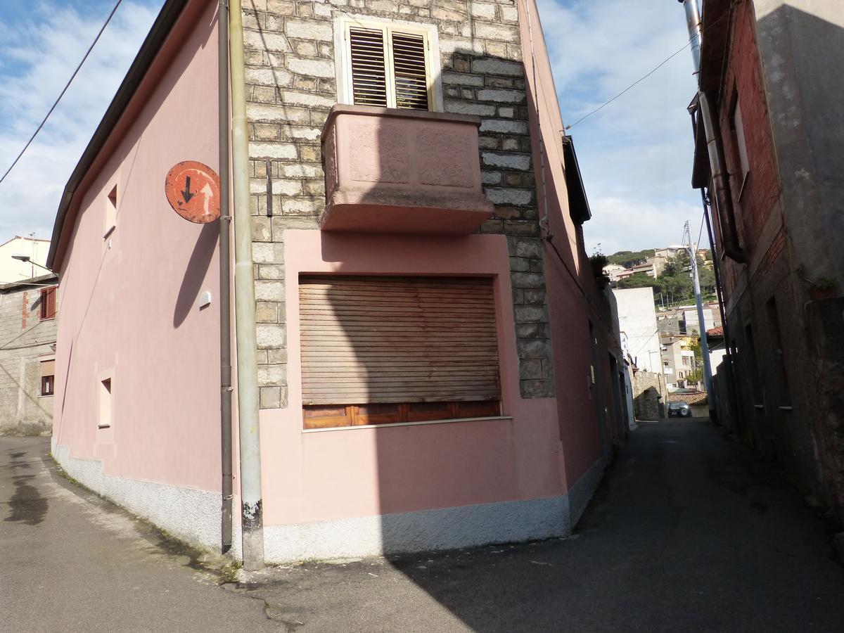 Il Pozzo Dei Desideri Bed & Breakfast Арбус Екстериор снимка