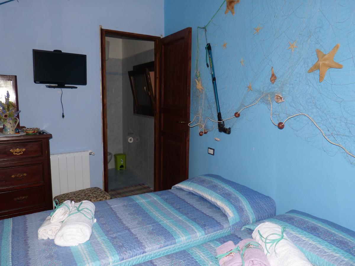 Il Pozzo Dei Desideri Bed & Breakfast Арбус Екстериор снимка