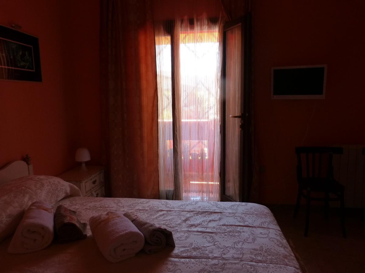 Il Pozzo Dei Desideri Bed & Breakfast Арбус Екстериор снимка