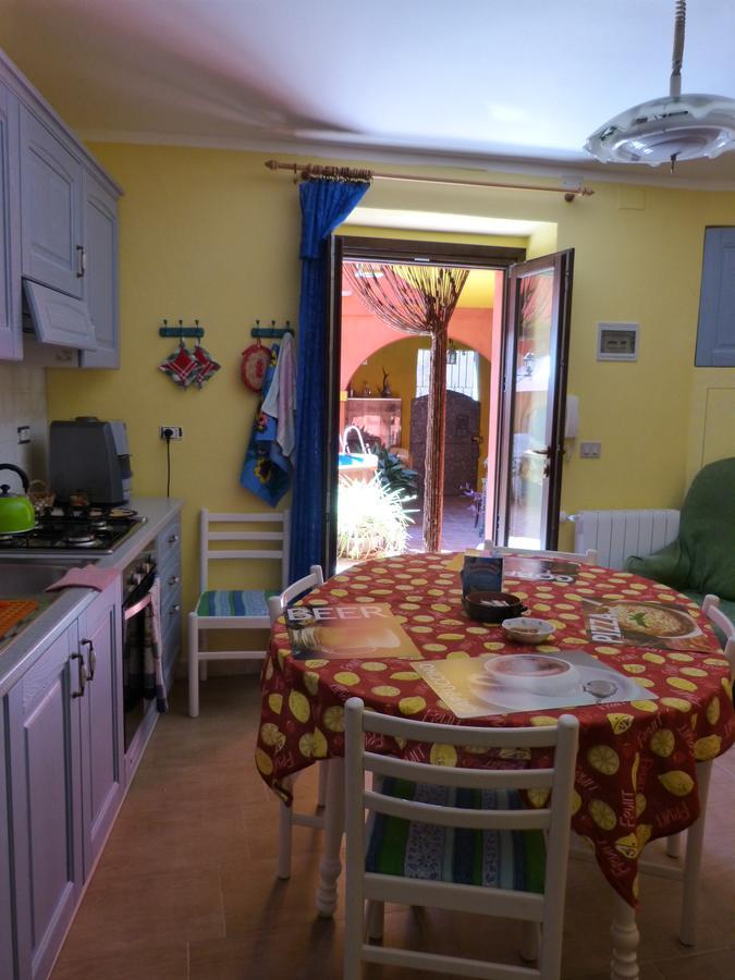 Il Pozzo Dei Desideri Bed & Breakfast Арбус Екстериор снимка