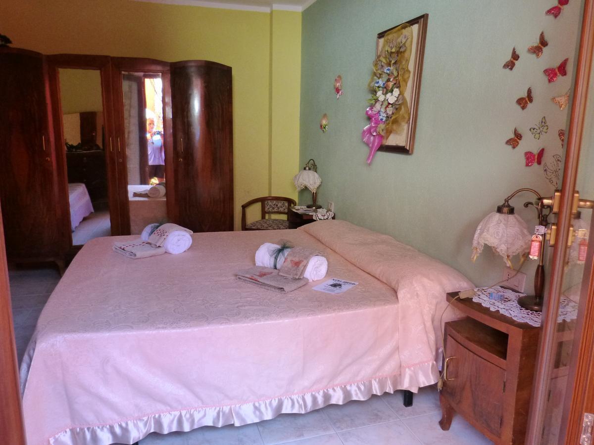 Il Pozzo Dei Desideri Bed & Breakfast Арбус Екстериор снимка