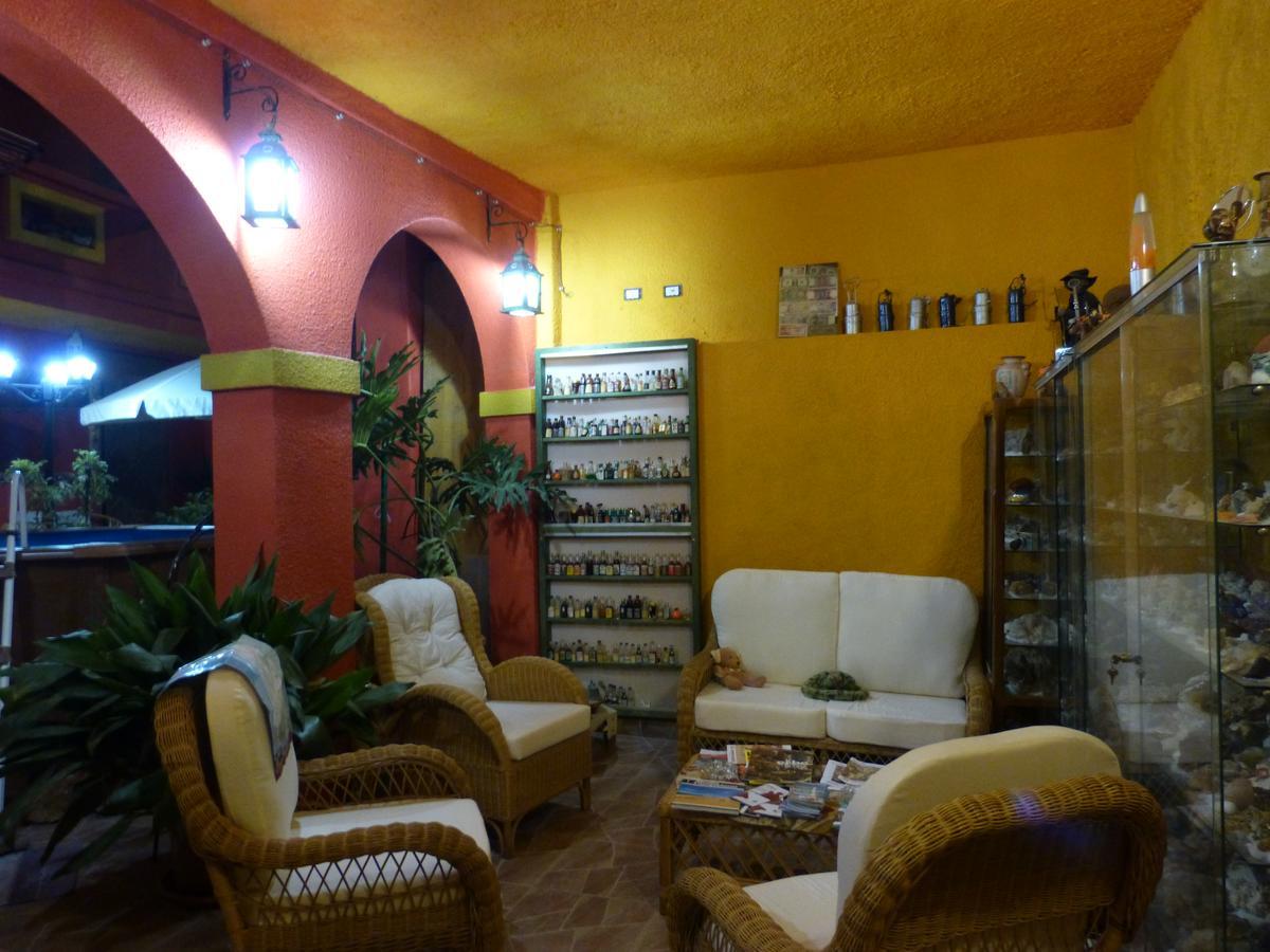 Il Pozzo Dei Desideri Bed & Breakfast Арбус Екстериор снимка