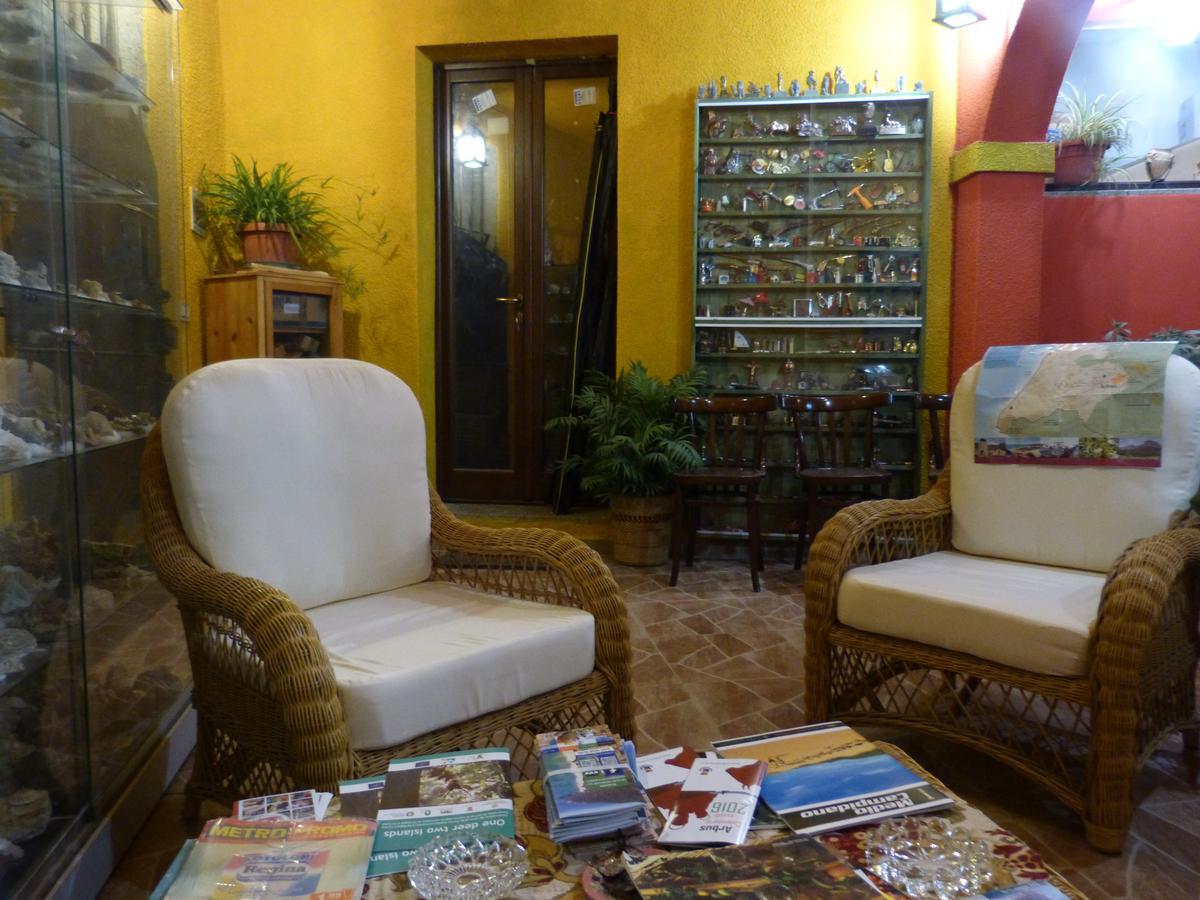 Il Pozzo Dei Desideri Bed & Breakfast Арбус Екстериор снимка